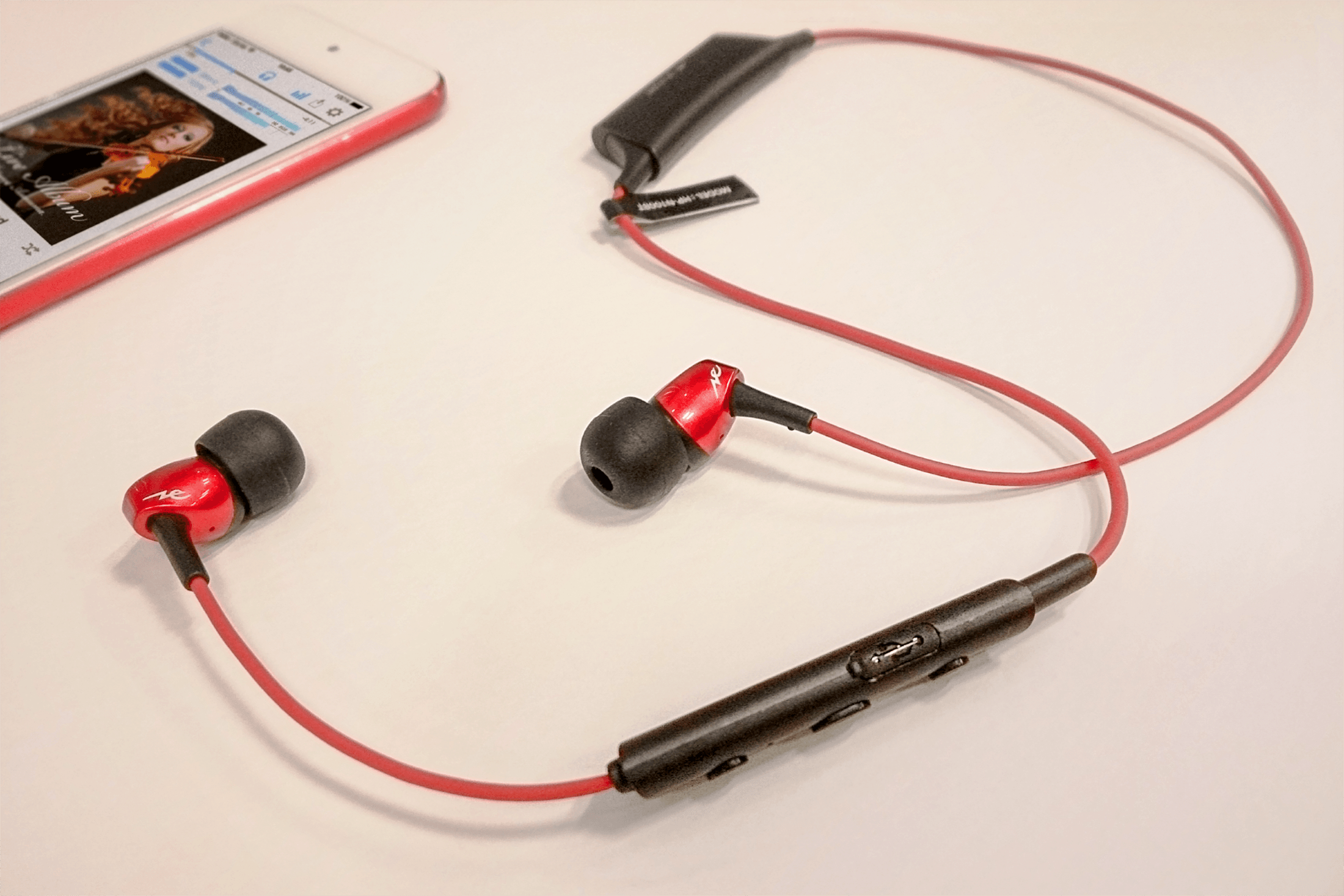 イヤホンの断線防止方法 Iphoneで音楽を聴く方へ断線の原因と予防法を解説 Radius ラディウス株式会社 オーディオ デジタル音響機器 Lightning製品メーカー